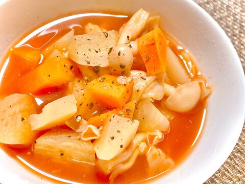 ゆで鶏の茹で汁活用★かぶとにんじんのトマトスープ